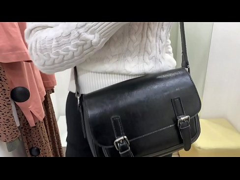 ❤️ FeralBerry puta gaztearen masturbazio publikoa dildo batekin probalekuan ️ Porno gurean eu.zoomporno.ru